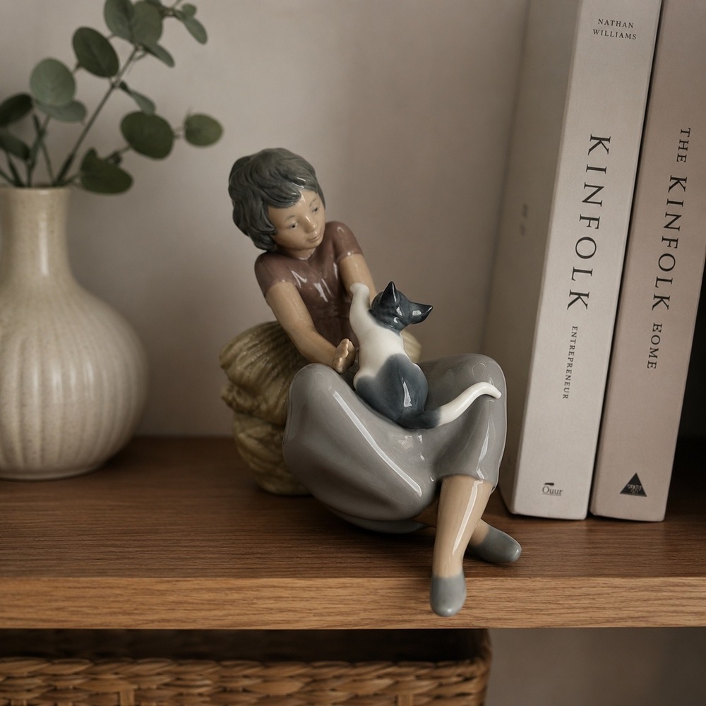 Nao by Lladro Girl Playing With Kitten Cat Figurine 5743 Porcelain Spain 1981